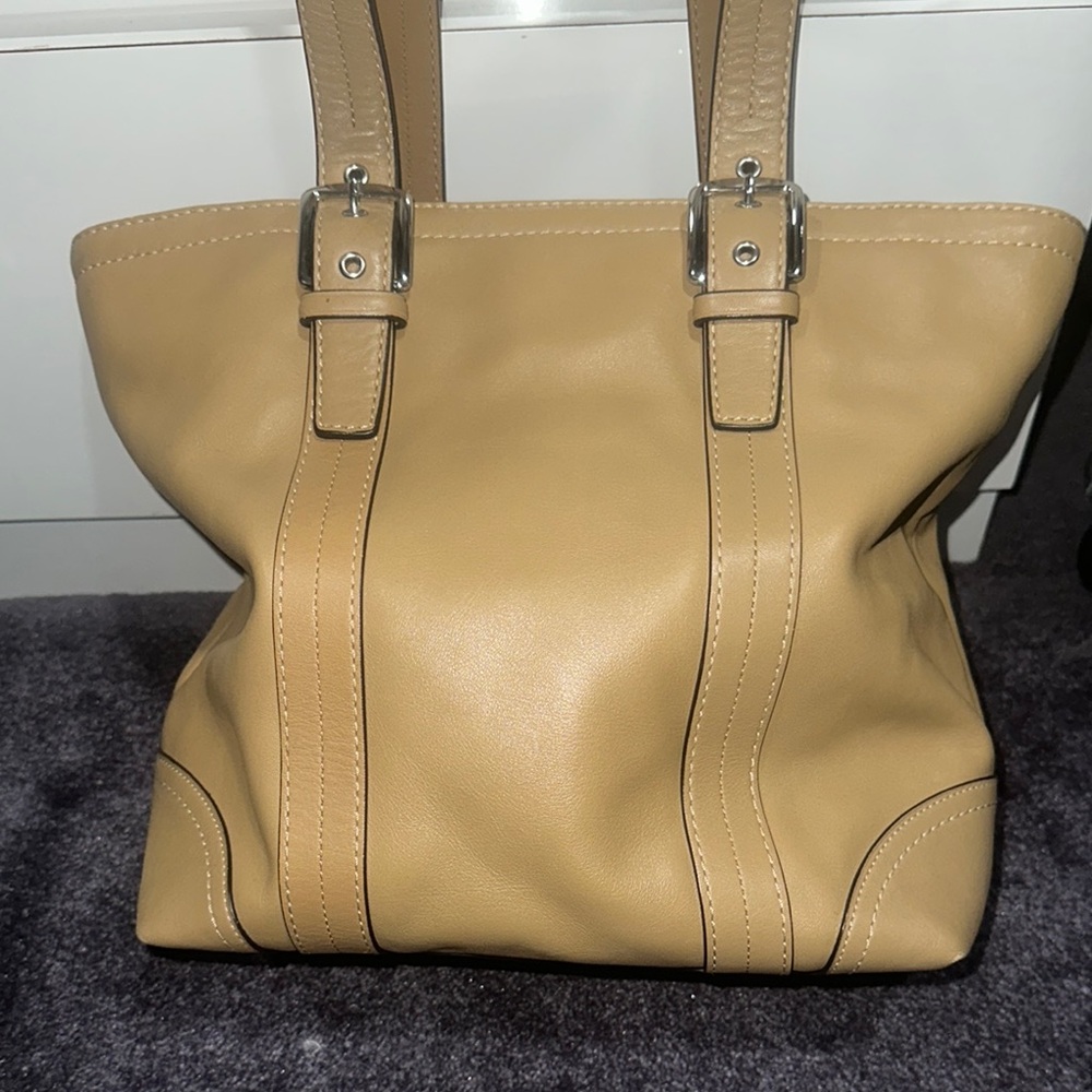 Coach Tan Leather Tote Bag.. Near excellent condition. - Picture 4 of 17